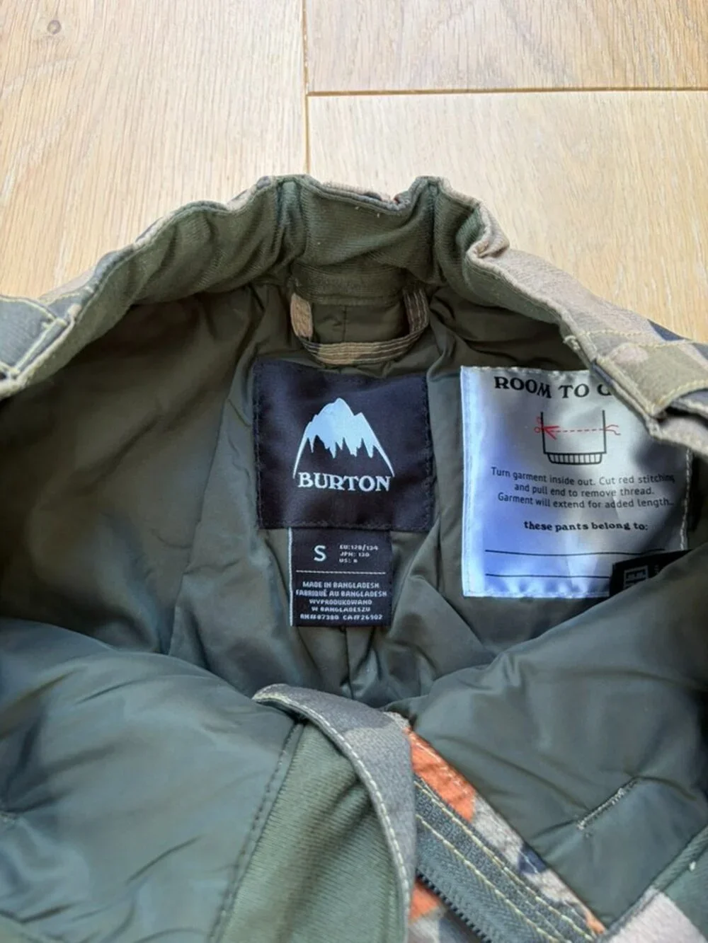 Burton Boys Snow Pants (Camo) - Size: Youth S - EUC (Only worn a few times)